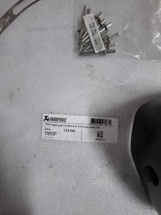 Akrapovic TMAX Carbono