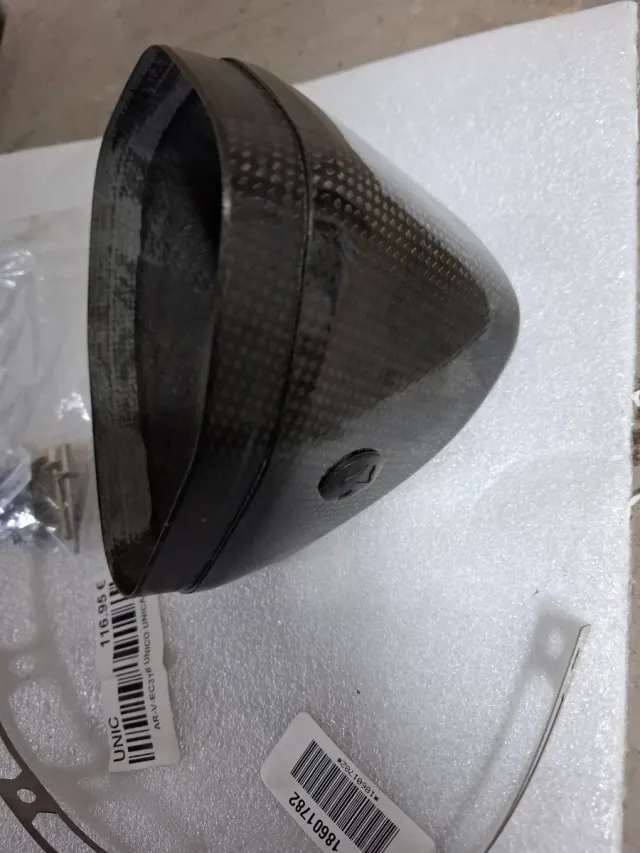 Akrapovic TMAX Carbono