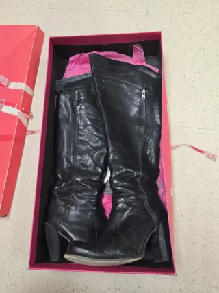 Botas altas de cuero negras para mujer