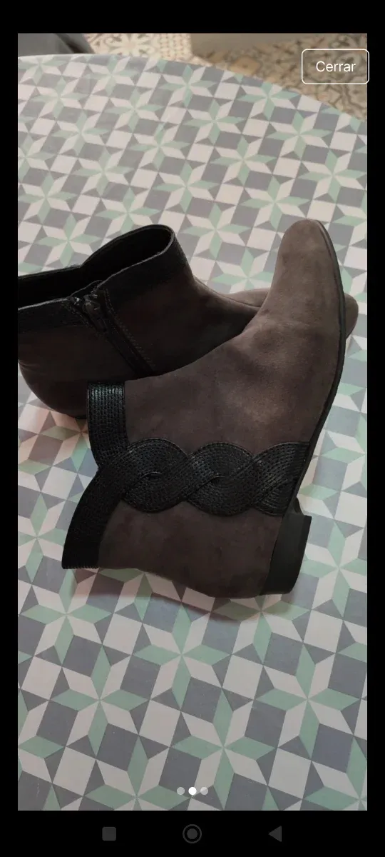 Botines planos en gris