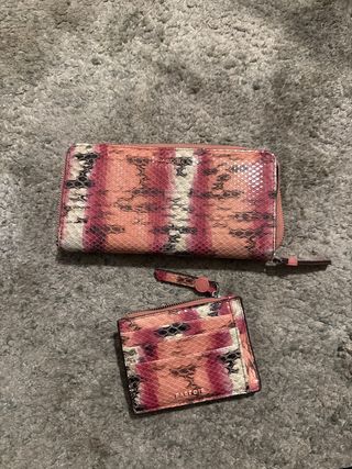 Cartera Parfois grande y pequeña estampado serpien