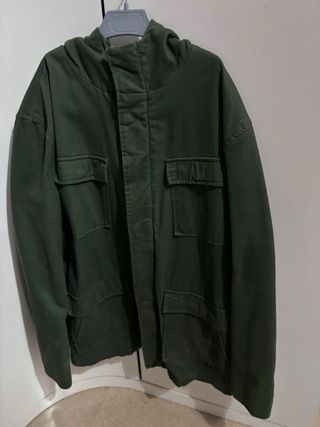 Gabardina niña verde oliva con capucha