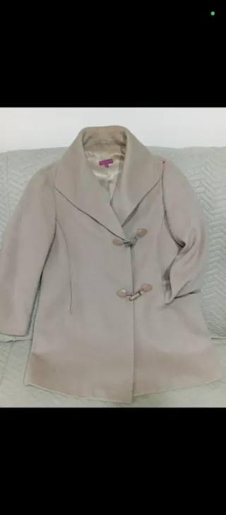 Abrigo Adolfo Domínguez mujer corto beige