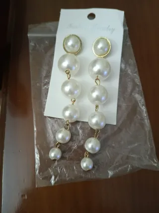 Pendientes Largos Perlas Doradas