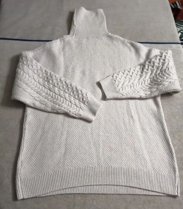 Jersey cuello alto blanco trenzado