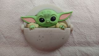 Imán 24 - Disneyland París - Baby Yoda