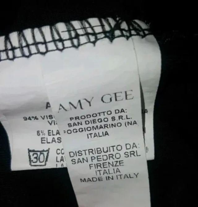 Vestido Amy Gee Negro y colgante