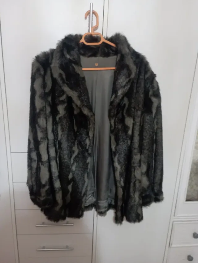 Chaquetón de mujer negro y gris