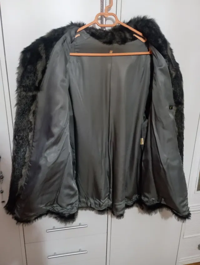 Chaquetón de mujer negro y gris