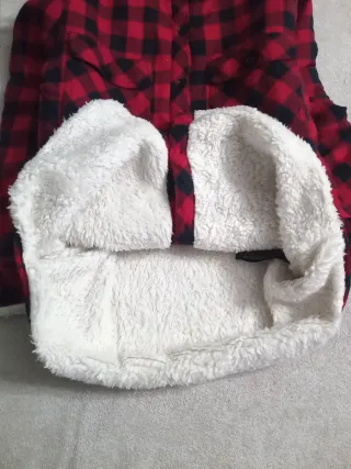 Chaqueta Zara mujer cuadros polar roja y negra