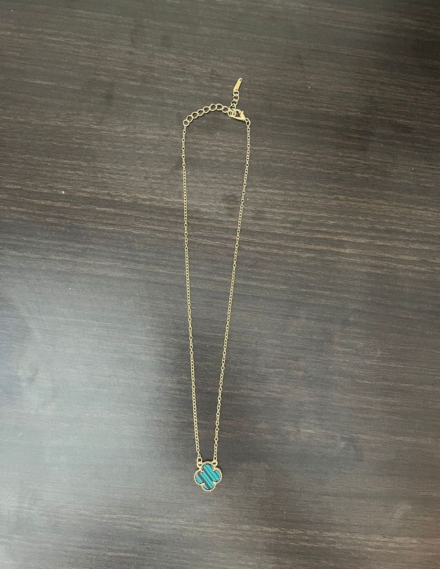 Collar Trébol Verde y Dorado