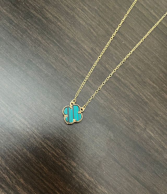 Collar Trébol Verde y Dorado