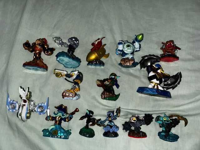 Lotto 14 Figure Skylanders Originali