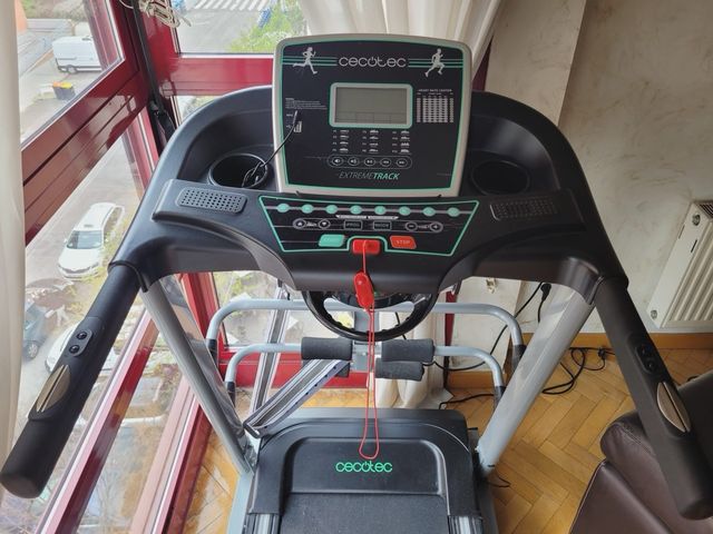 Cinta de correr Cecotec con cinturón