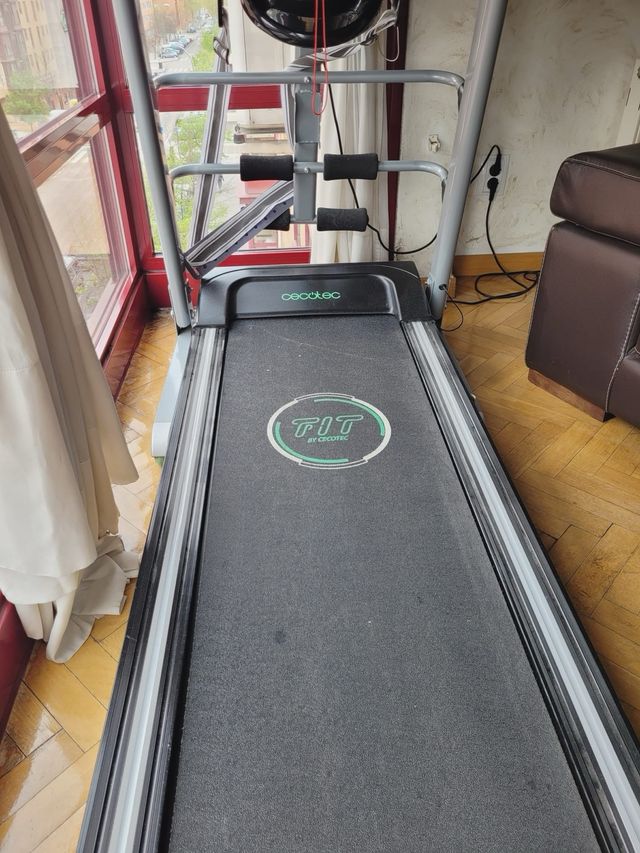 Cinta de correr Cecotec con cinturón