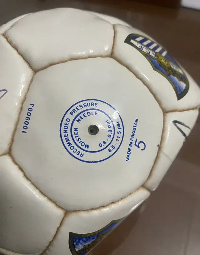 Bola de futebol do Málaga CF assinada