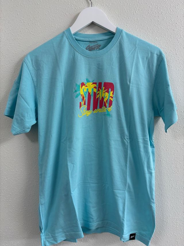 Camiseta Pull&Bear azul con palmeras