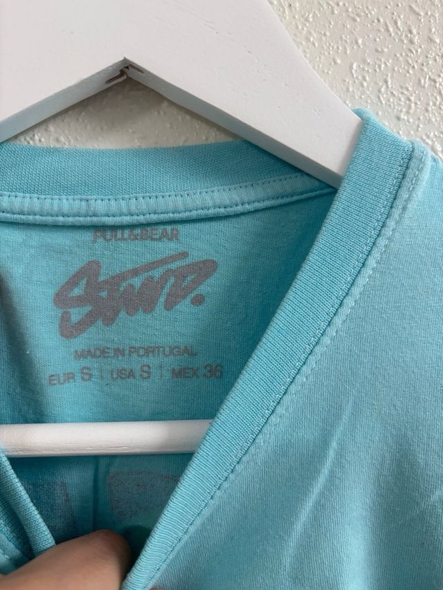 Camiseta Pull&Bear azul con palmeras