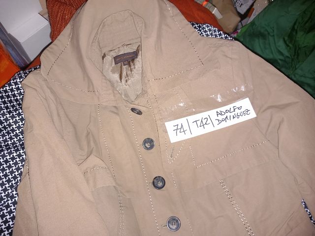 74- Gabardina beige talla 42 Adolfo Dominguez