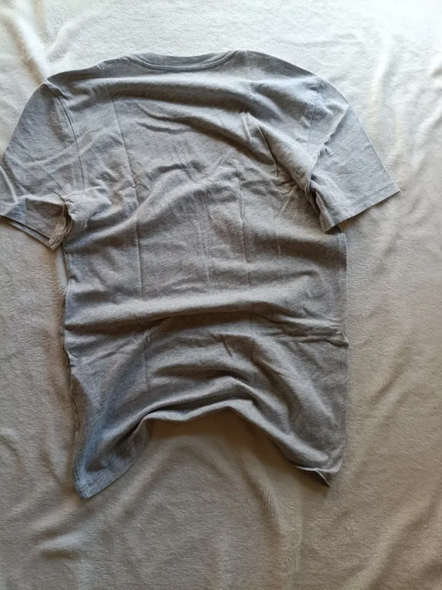 Classic Levi's Gray T-Shirt - Casual Style