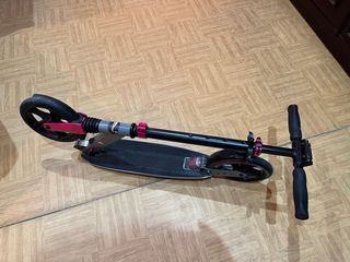 Patinete plegable gris y rosa