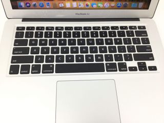 portatil apple apple macbook air core i5 1.8 13 (2017) (a1466)