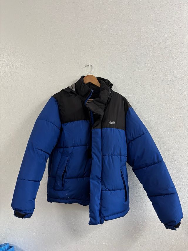 Abrigo Pull&Bear azul y negro