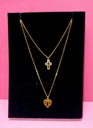 Collar Doble Corazón y Cruz Dorado