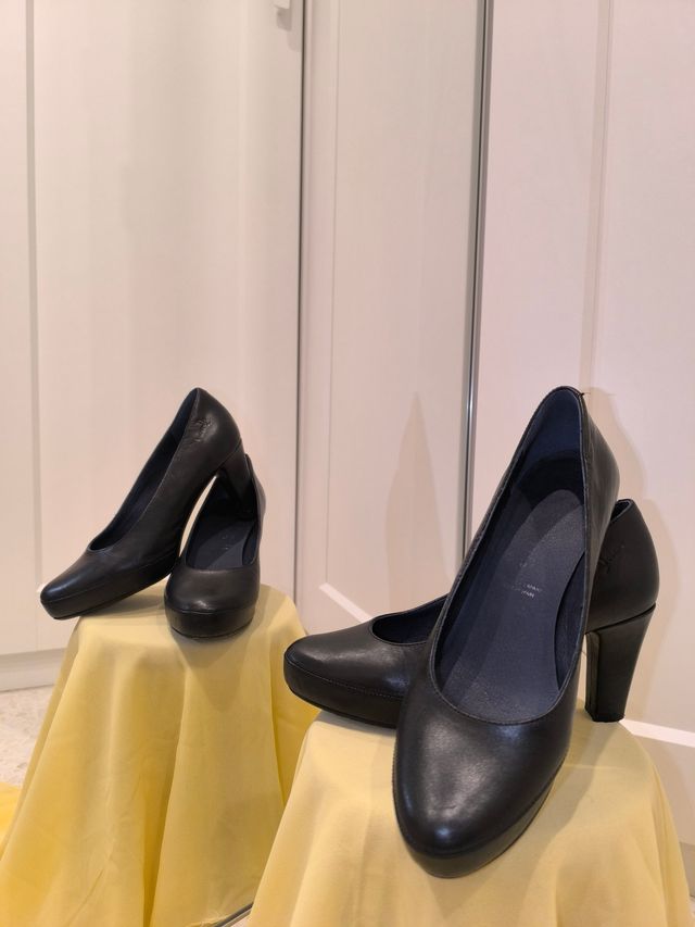 Zapatos de salón negros de piel