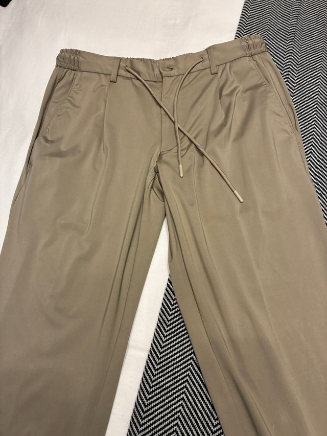 Pantalón tipo jogger beige