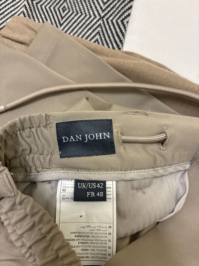 Pantalón tipo jogger beige