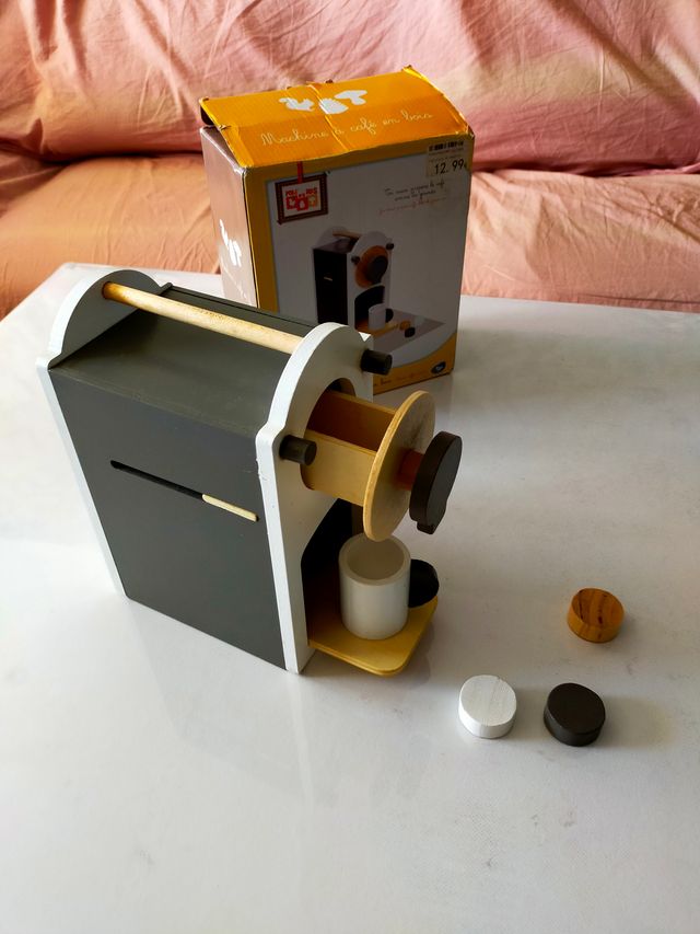Máquina de café de madera para niños