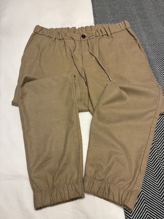Pantalón jogger Mango beige