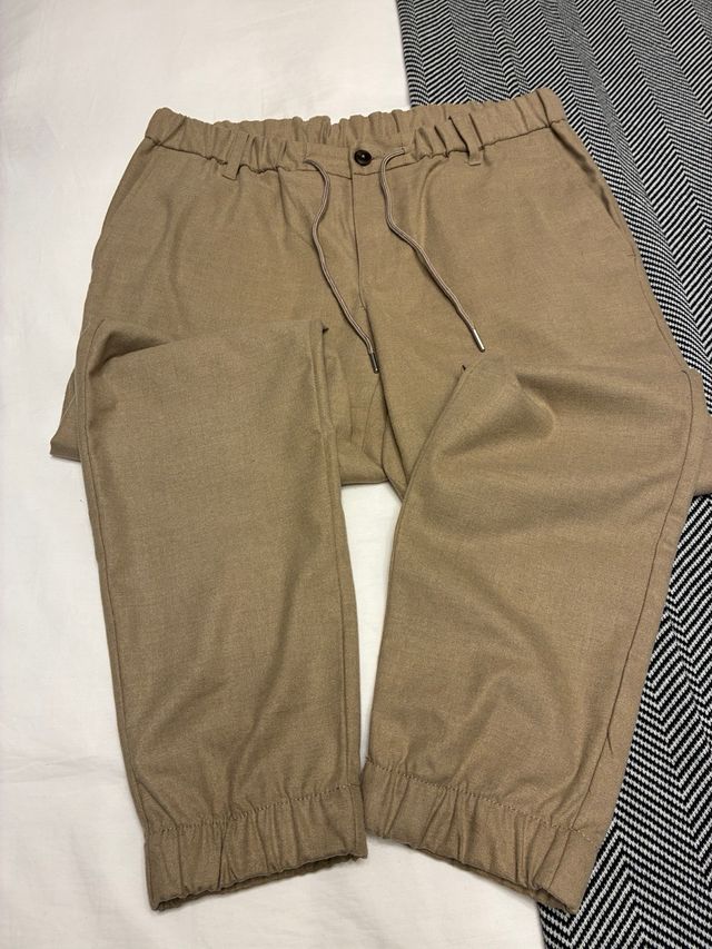 Pantalón jogger Mango beige