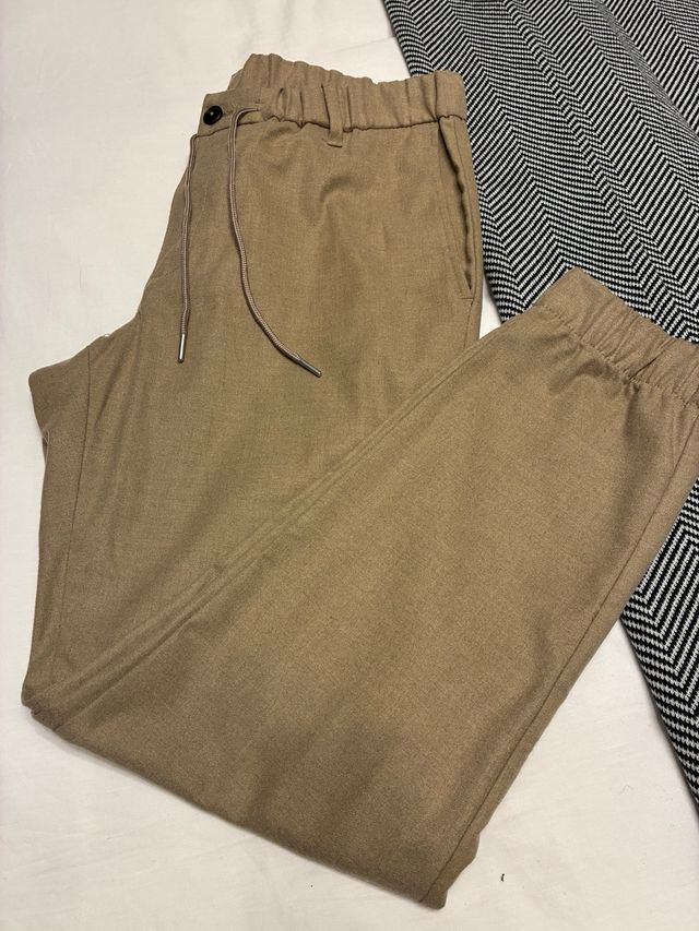 Pantalón jogger Mango beige