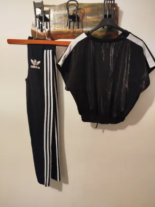 Conjunto Adidas: Leggins y Sudadera