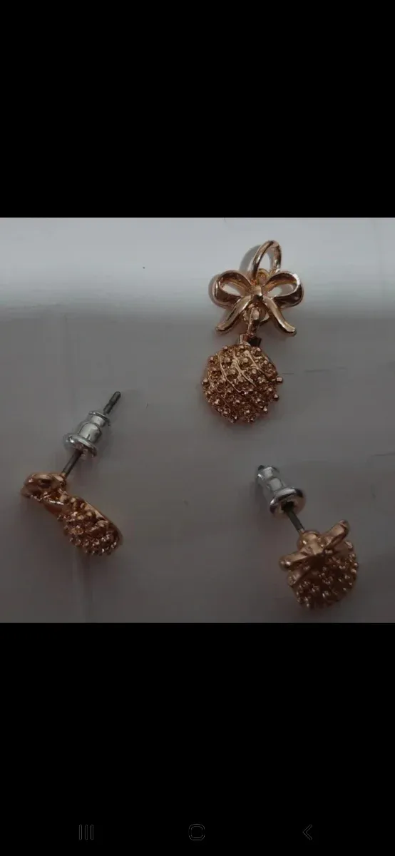 Set orecchini e ciondolo Avon