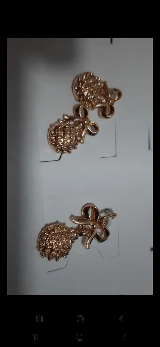 Set orecchini e ciondolo Avon