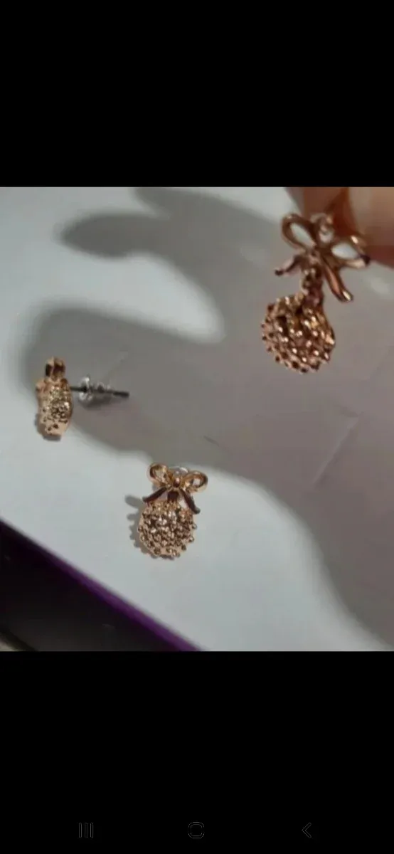 Set orecchini e ciondolo Avon