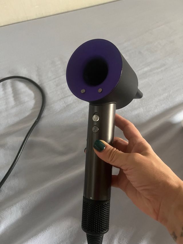 Secador Dyson Morado y Gris