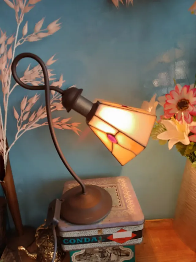 Lámpara de mesa Tiffany cristal y metal