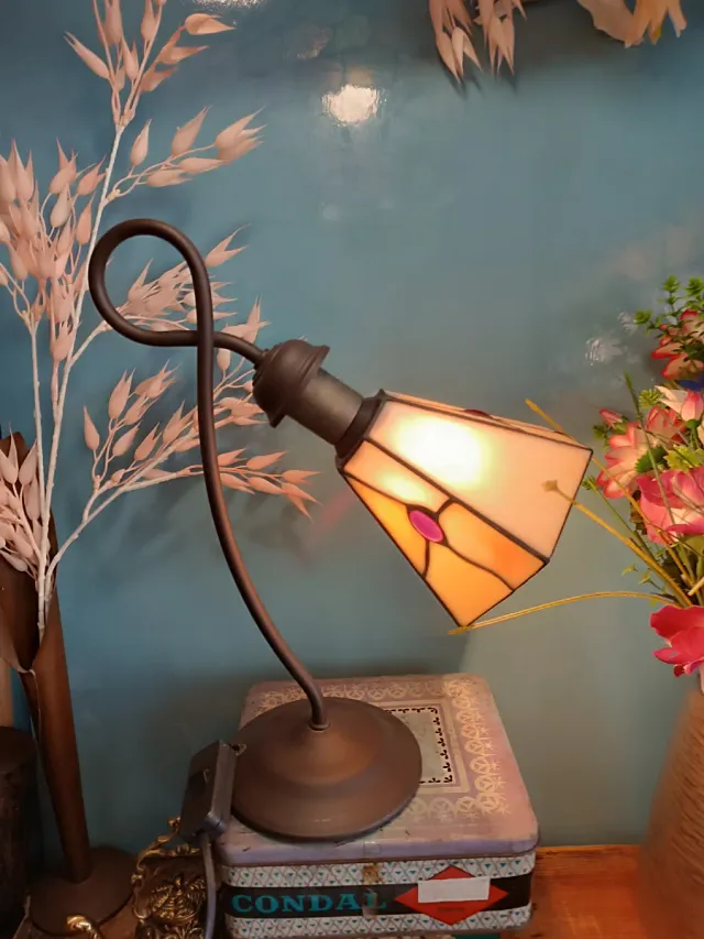 Lámpara de mesa Tiffany cristal y metal