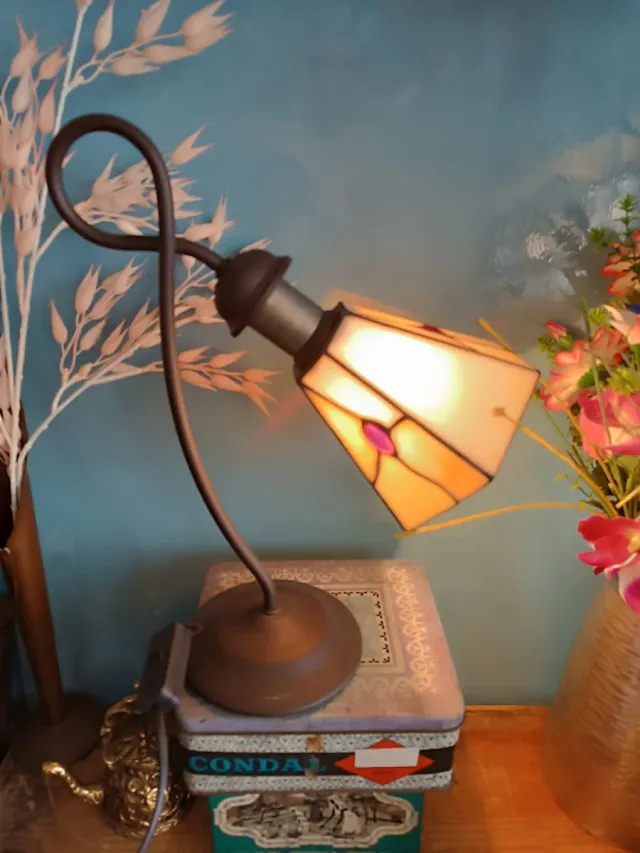 Lámpara de mesa Tiffany cristal y metal