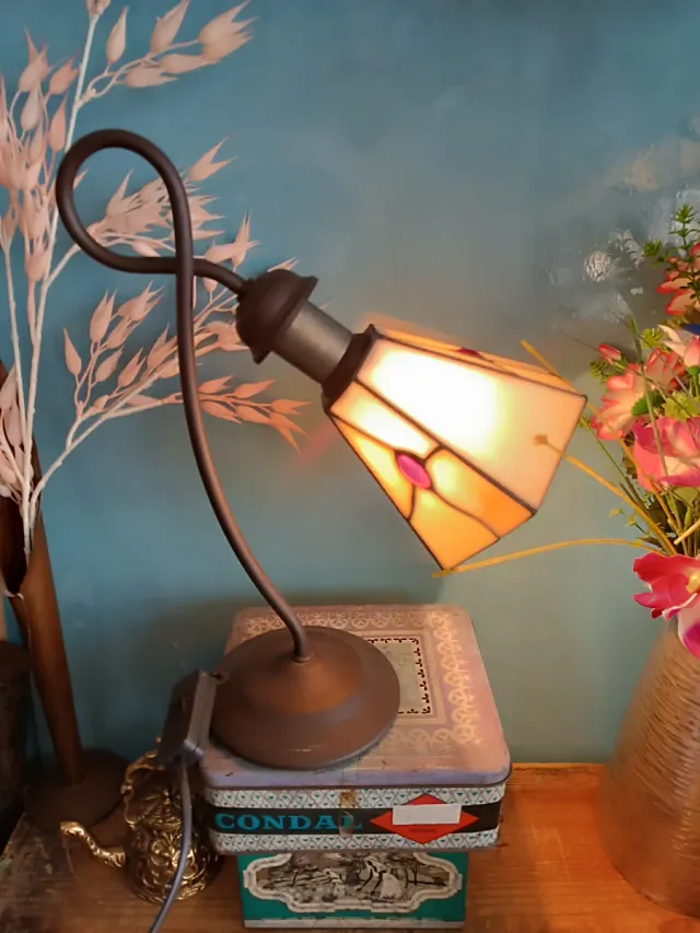 Lámpara de mesa Tiffany cristal y metal