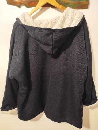 Chaqueta punto negra forro  borreguillo en blanco