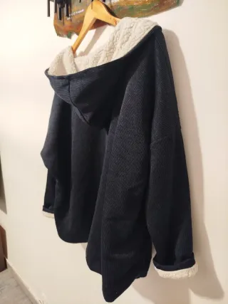 Chaqueta punto negra forro  borreguillo en blanco