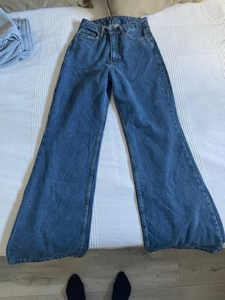Pantalón vaquero campana azul