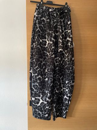 Pantalón estampado leopardo