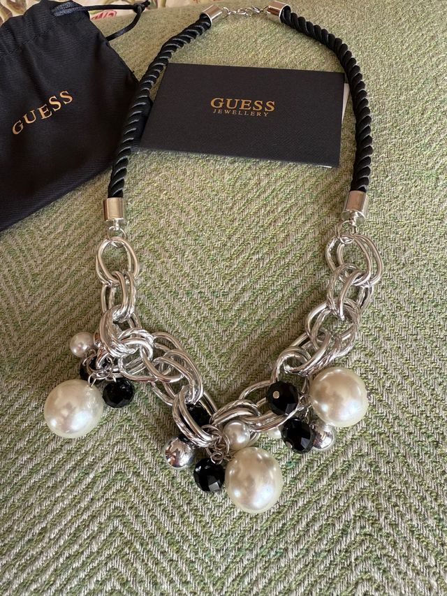 Collar Guess Plata y Negro