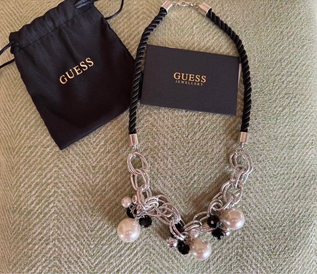 Collar Guess Plata y Negro